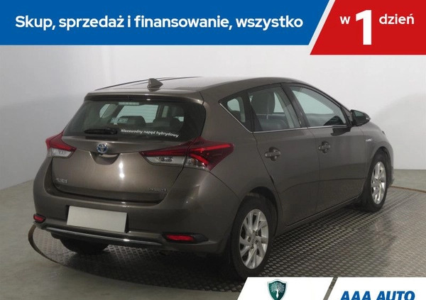 Toyota Auris cena 72000 przebieg: 71143, rok produkcji 2017 z Łobżenica małe 254